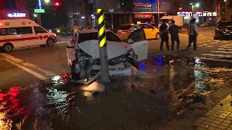 深夜撞飛機車棄車肇逃　騎士傷重急救