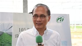 林全探視西螺鎮黃浚宏農民災損設施復建現況全。（行政院提供）