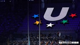 世大運中華會旗護旗手，紀政領銜體壇三代傳承台灣精神。（圖／記者林敬旻攝）