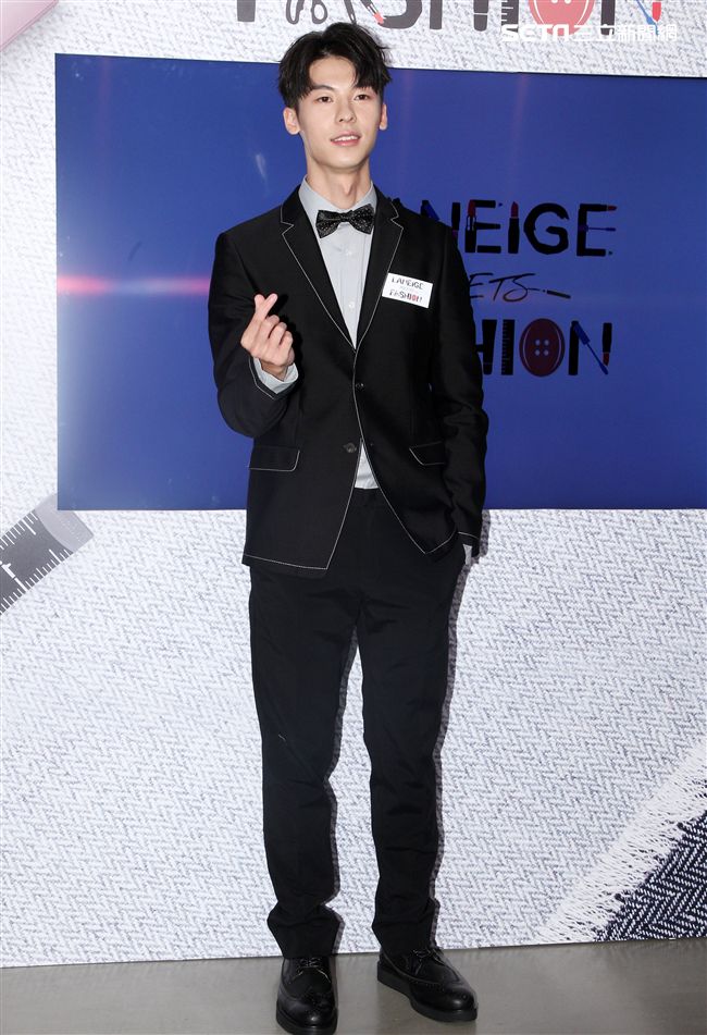 入圍本屆金鐘獎最佳男配角的許光漢，憑著真實演技在戲劇界大放異彩。（記者邱榮吉/攝影）