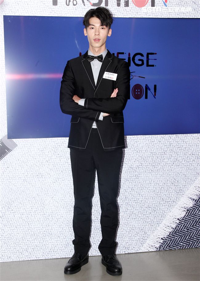 入圍本屆金鐘獎最佳男配角的許光漢，憑著真實演技在戲劇界大放異彩。（記者邱榮吉/攝影）