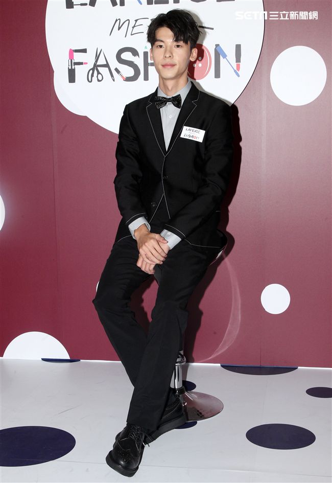 入圍本屆金鐘獎最佳男配角的許光漢，憑著真實演技在戲劇界大放異彩。（記者邱榮吉/攝影）