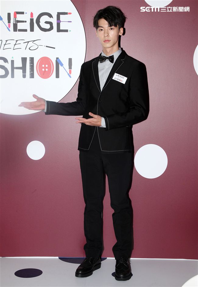 入圍本屆金鐘獎最佳男配角的許光漢，憑著真實演技在戲劇界大放異彩。（記者邱榮吉/攝影）