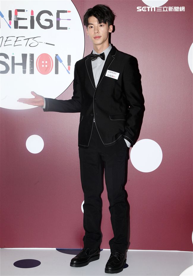 入圍本屆金鐘獎最佳男配角的許光漢，憑著真實演技在戲劇界大放異彩。（記者邱榮吉/攝影）