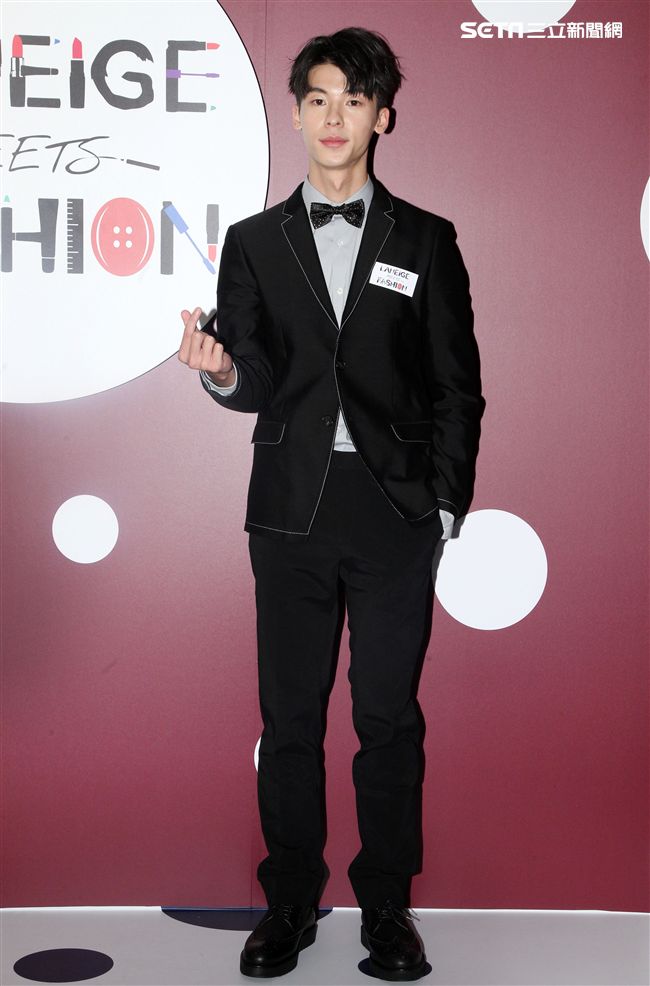 入圍本屆金鐘獎最佳男配角的許光漢，憑著真實演技在戲劇界大放異彩。（記者邱榮吉/攝影）