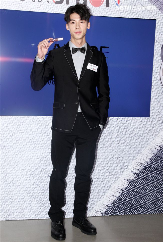 入圍本屆金鐘獎最佳男配角的許光漢，憑著真實演技在戲劇界大放異彩。（記者邱榮吉/攝影）