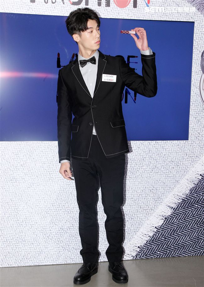 入圍本屆金鐘獎最佳男配角的許光漢，憑著真實演技在戲劇界大放異彩。（記者邱榮吉/攝影）