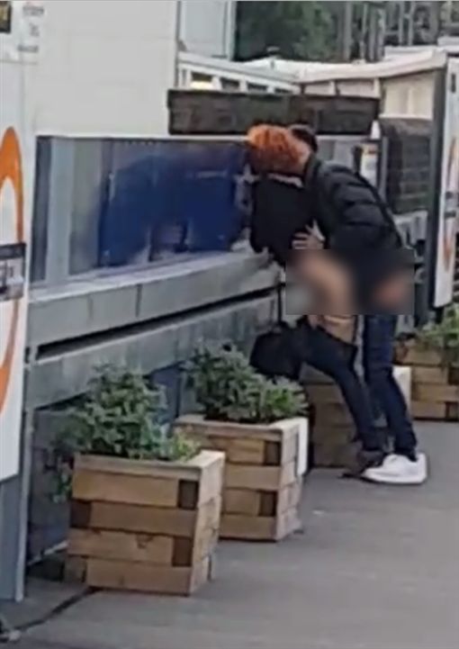 男女月台邊活春宮　上車前就是要做愛
圖/ 翻攝自《每日郵報》