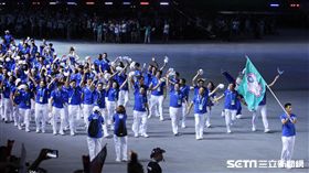 2017台北世界大學運動會開幕典禮各國選手被阻擋後進場。（記者邱榮吉/攝影）