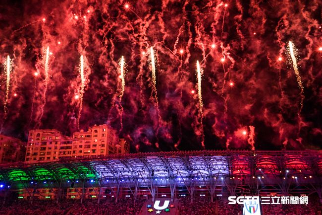 世大運閉幕典禮，施放煙火 圖／記者林敬旻攝