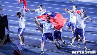 各國選手持我國旗　陪伴中華隊進場