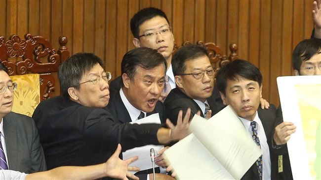 混亂中三讀…前瞻預算案今凌晨通過