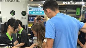 離台前夕瘋狂掃貨　世大運外籍選手最愛這些台灣味（圖／家樂福）