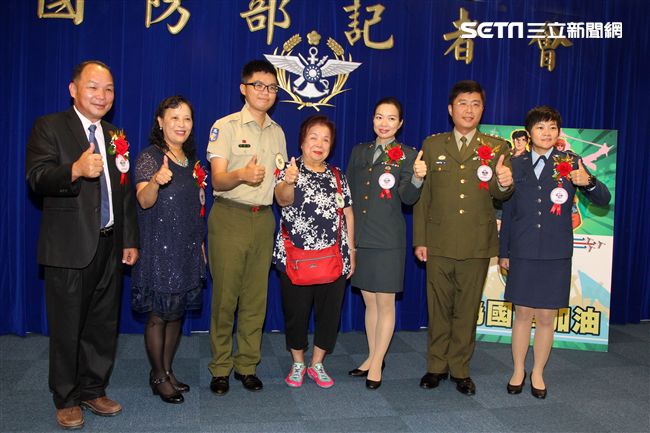 總統蔡英文（31）日上午表揚國軍楷模及國軍模範團體。（記者邱榮吉/攝影）