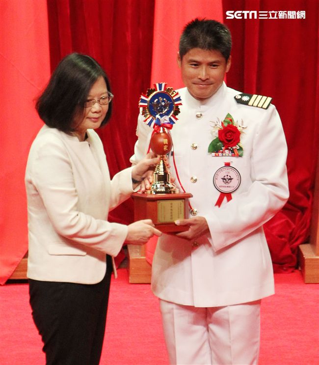 總統蔡英文（31）日上午表揚國軍楷模及國軍模範團體。（記者邱榮吉/攝影）