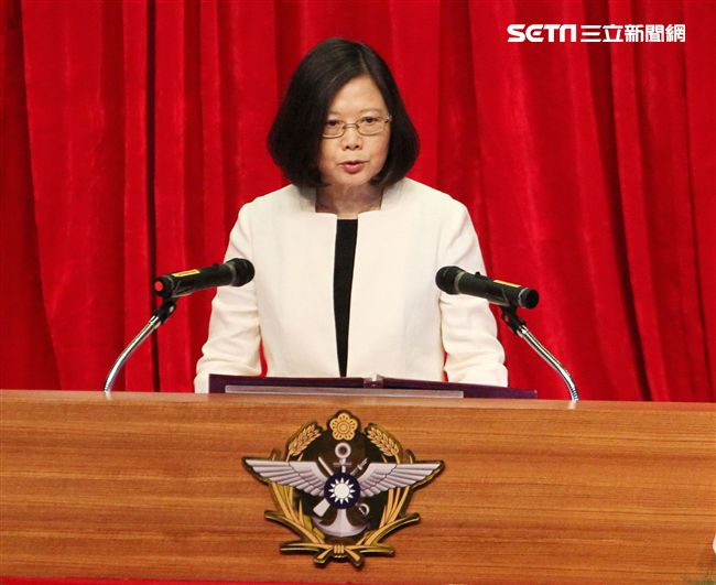 總統蔡英文（31）日上午表揚國軍楷模及國軍模範團體。（記者邱榮吉/攝影）