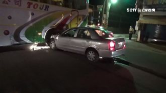 酒駕撞遊覽車　男二度搶救恢復心跳