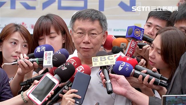 結束世大運　柯P嗡嗡嗡不忘訓幕僚