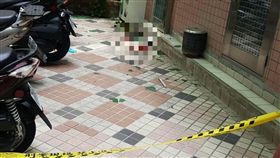警方拉起封鎖線調查男子墜樓原因。（圖／翻攝畫面）