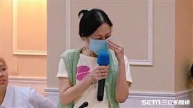 66歲林女士（前排左）罹患直腸癌第三期，採取熱療合併藥物治療，腫瘤快速縮小，體重回升。（圖／萬芳醫院提供）