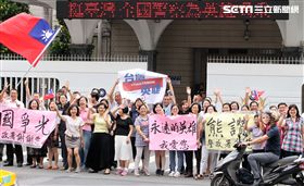 世大運台灣選手表現可圈可點，遊行活動沿途受到民眾熱烈歡呼。（記者邱榮吉/攝影）