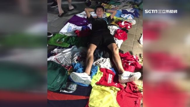 選手換物交朋友　徽章成最夯紀念品