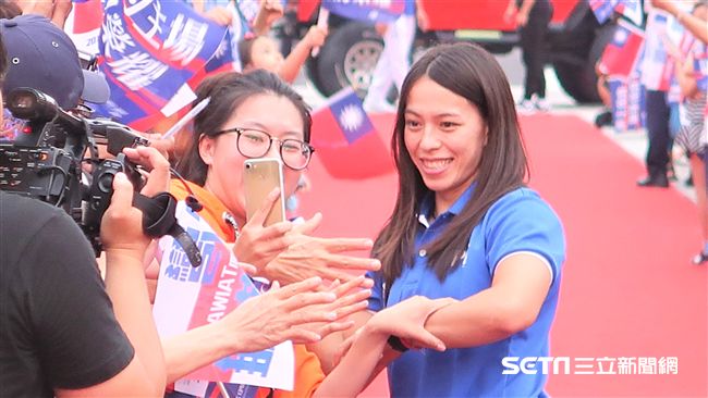 世大運英雄大遊行　郭婞淳嗨到忘詞