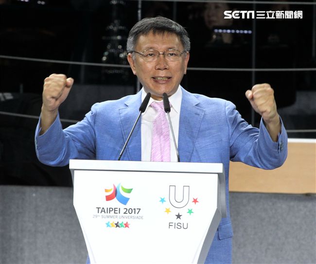 世大運閉幕典禮精彩表演，神明熄聖火。（記者邱榮吉/攝影）