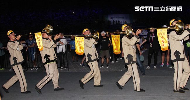 世大運閉幕典禮精彩表演，神明熄聖火。（記者邱榮吉/攝影）