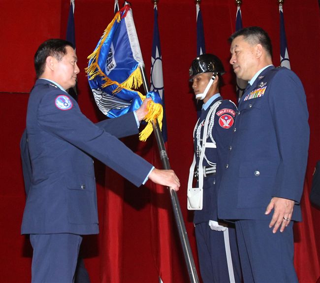 空軍防空暨飛彈指揮部編成典禮由司令沈一鳴上將主持，統一防空作戰指管事權，加快威脅反應速度，以建立一支「量適、質精、戰力強」之防空勁旅。（記者邱榮吉/攝影）