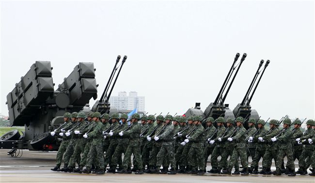 麻雀飛彈發射架。（記者邱榮吉/攝影）