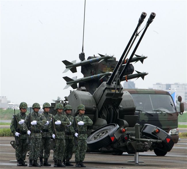 三五快砲。（記者邱榮吉/攝影）