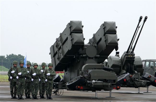 麻雀飛彈發射架。（記者邱榮吉/攝影）