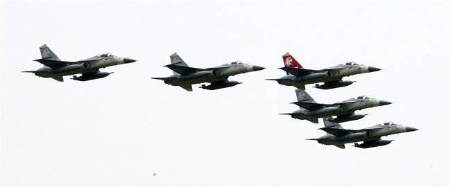 IDF戰機空中分列式。（記者邱榮吉/攝影）