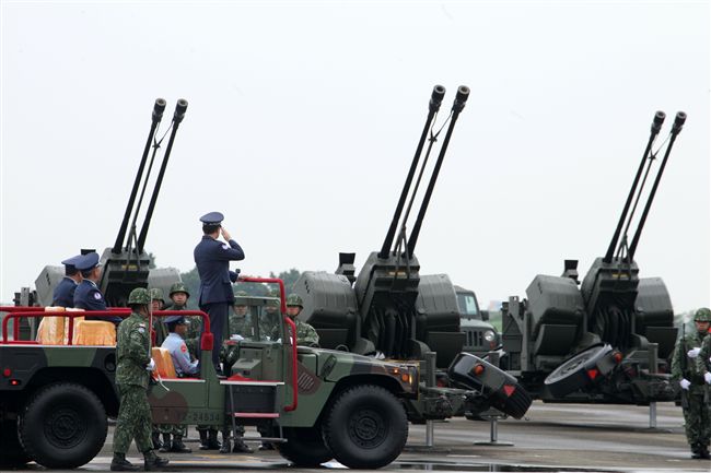 三五快砲。（記者邱榮吉/攝影）