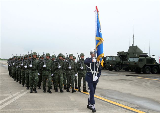 空軍防空暨飛彈指揮部編成典禮由司令沈一鳴上將主持，統一防空作戰指管事權，加快威脅反應速度，以建立一支「量適、質精、戰力強」之防空勁旅。（記者邱榮吉/攝影）