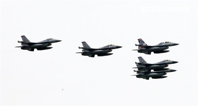 空軍防空暨飛彈指揮部編成典禮由司令沈一鳴上將主持，統一防空作戰指管事權，加快威脅反應速度，以建立一支「量適、質精、戰力強」之防空勁旅。（記者邱榮吉/攝影）