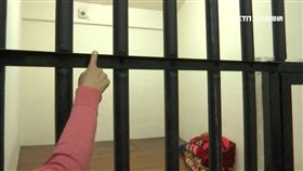 就在眼前1公尺…酒駕男拘留室自殺　值班員警竟渾然不覺
SOT