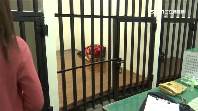 男子拘留室尋短　員警僅距1米竟不知