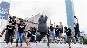 熊讚團隊-圖/觀傳局資訊室主任唐亞聖臉書