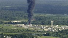 德州化學廠再爆烈火 數百人撤離(圖／美聯社／達志影像)