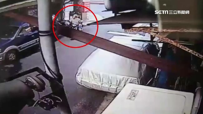 偷車用電瓶誤觸警鈴　竊賊嚇到落荒逃