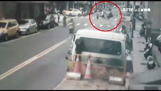 左轉搶快撞瓦斯車　騎士遭撞飛臉變形