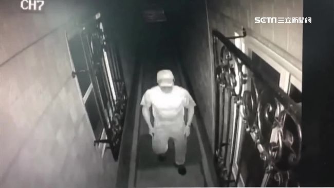 笨賊闖空門誤觸警鈴　只好呆坐等警抓