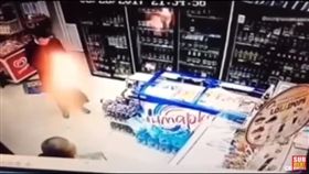 俄羅斯,男子引火自焚（圖／翻攝自YouTube）
https://www.youtube.com/watch?v=hkyE1RgIiYE