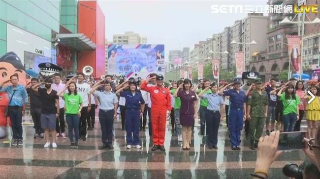 空軍結合中山女高儀隊　快閃台北街頭