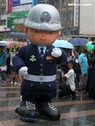 國軍106年慶祝93軍人節，空軍假台北忠孝復興站前廣場舉行，疾風快閃活動。（記者邱榮吉/攝影）