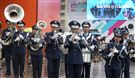 國軍106年慶祝93軍人節，空軍假台北忠孝復興站前廣場舉行，疾風快閃活動。（記者邱榮吉/攝影）