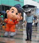 國軍106年慶祝93軍人節，空軍假台北忠孝復興站前廣場舉行，疾風快閃活動。（記者邱榮吉/攝影）