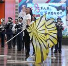 國軍106年慶祝93軍人節，空軍假台北忠孝復興站前廣場舉行，疾風快閃活動。（記者邱榮吉/攝影）